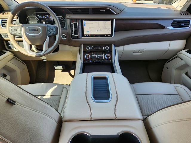 Used 2021 GMC Yukon Denali w/ Denali Premium Package image 16
