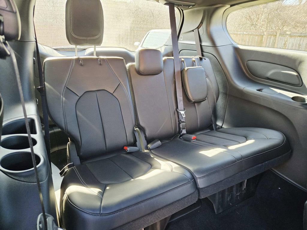 Used 2026 Chrysler Voyager LX image 15