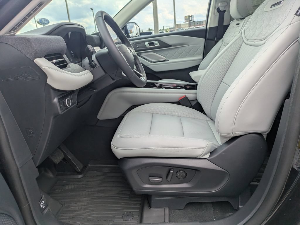 New 2026 Ford Explorer Platinum AWD/4WD image 23