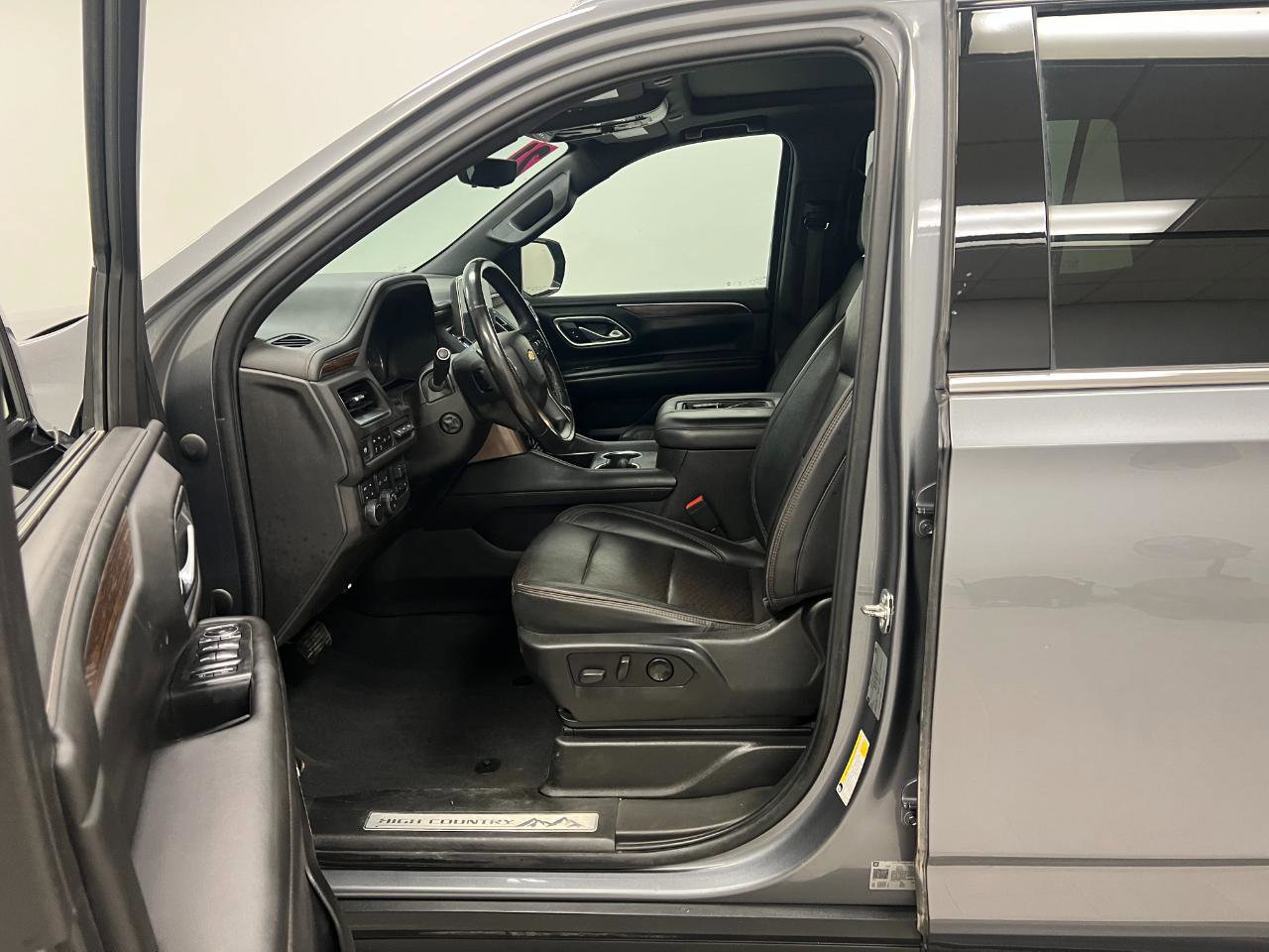 Used 2021 Chevrolet Tahoe High Country w/ Premium Package image 20