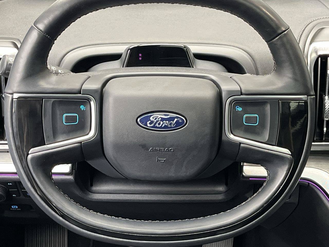 Certified 2025 Ford Expedition Platinum w/ Driver's Package AWD/4WD image 18