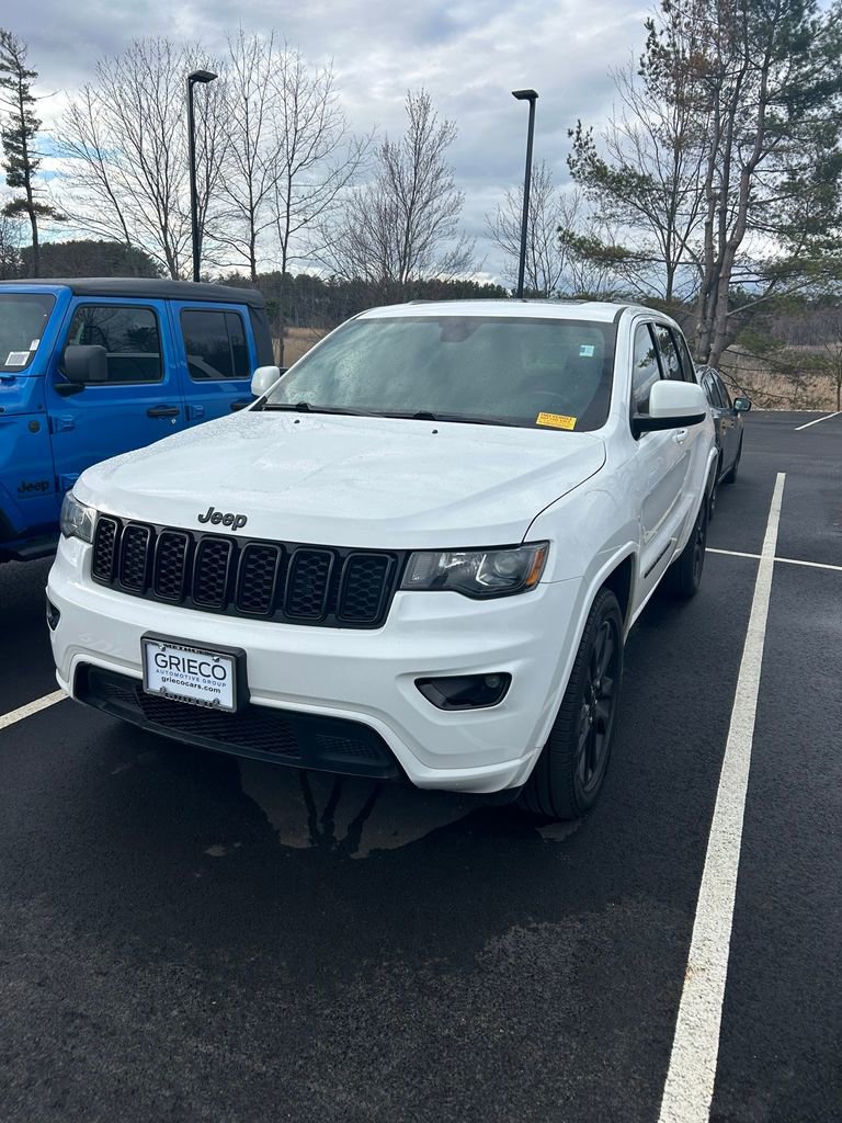 Used 2019 Jeep Grand Cherokee Altitude image 2