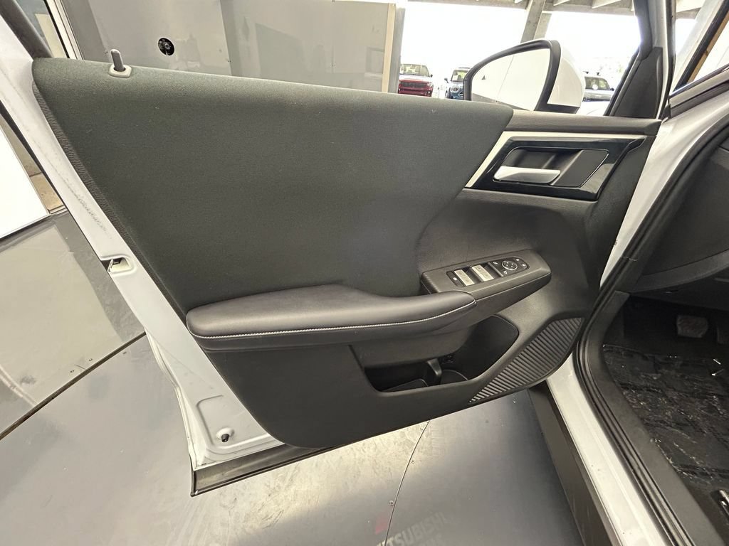 Used 2024 Mitsubishi Outlander ES FWD image 44
