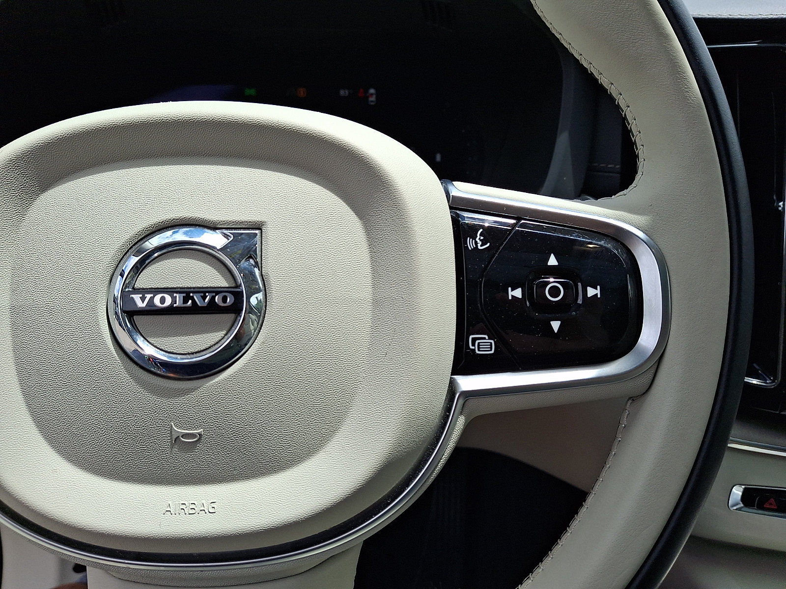 Certified 2023 Volvo XC60 B5 Ultimate w/ Climate Package AWD/4WD image 24