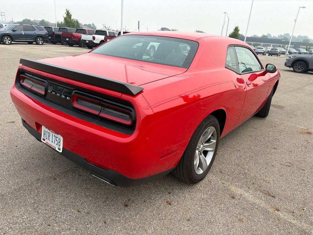 Used 2016 Dodge Challenger SXT RWD image 4
