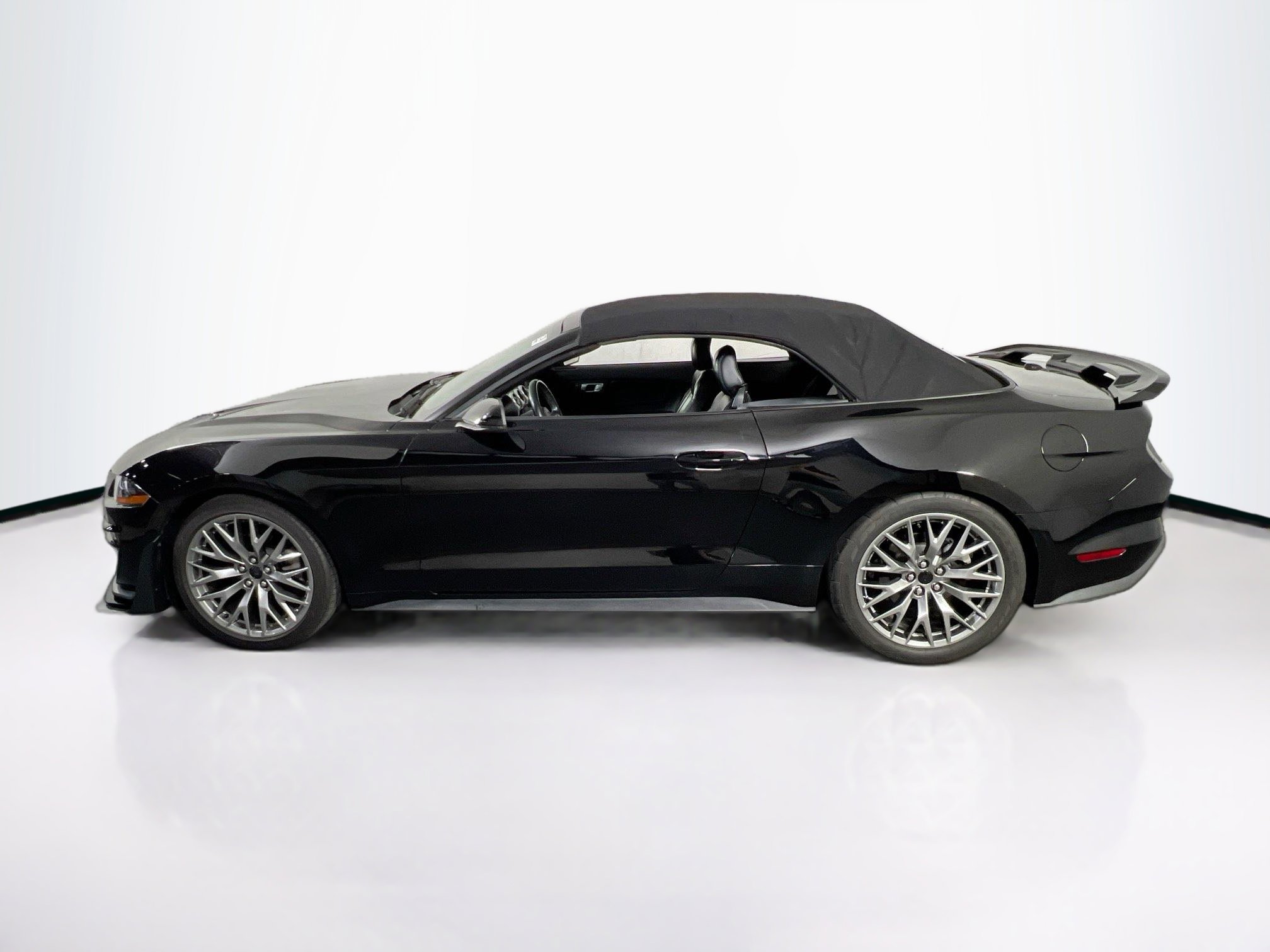 Used 2019 Ford Mustang Premium w/ Equipment Group 201A image 8