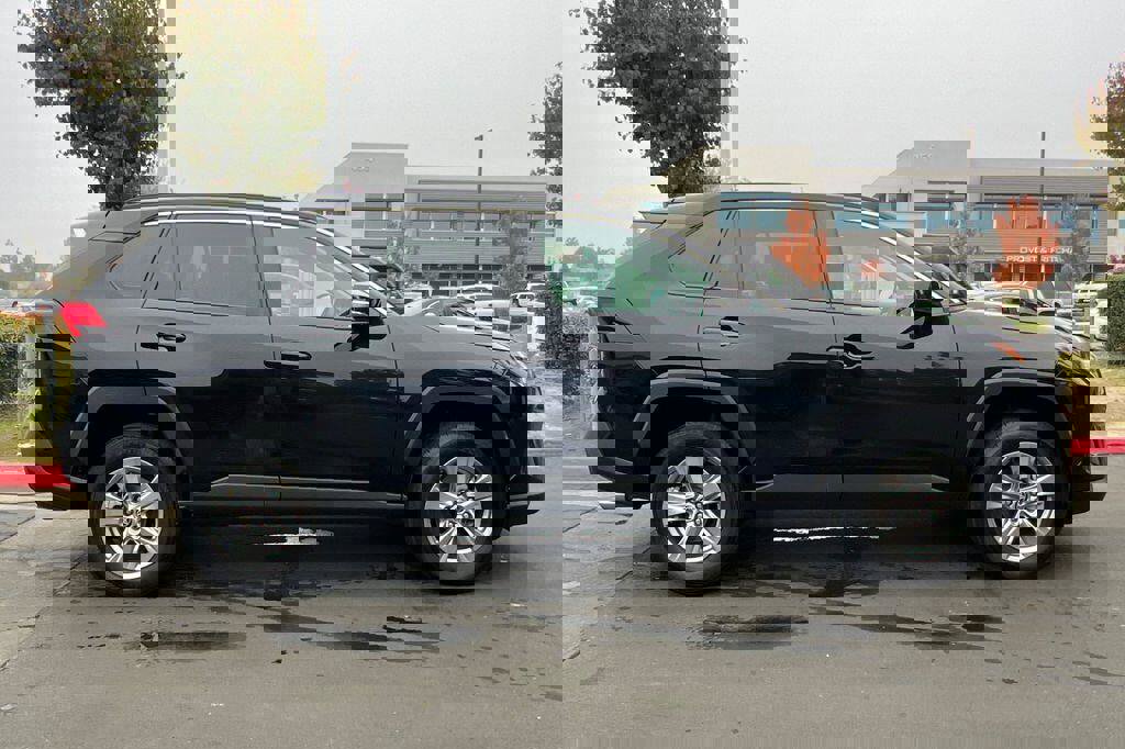 Used 2024 Toyota RAV4 XLE image 3