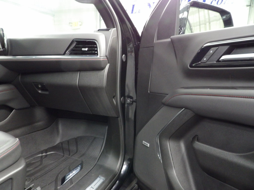 Used 2026 Chevrolet Suburban RST w/ Comfort Package AWD/4WD image 38