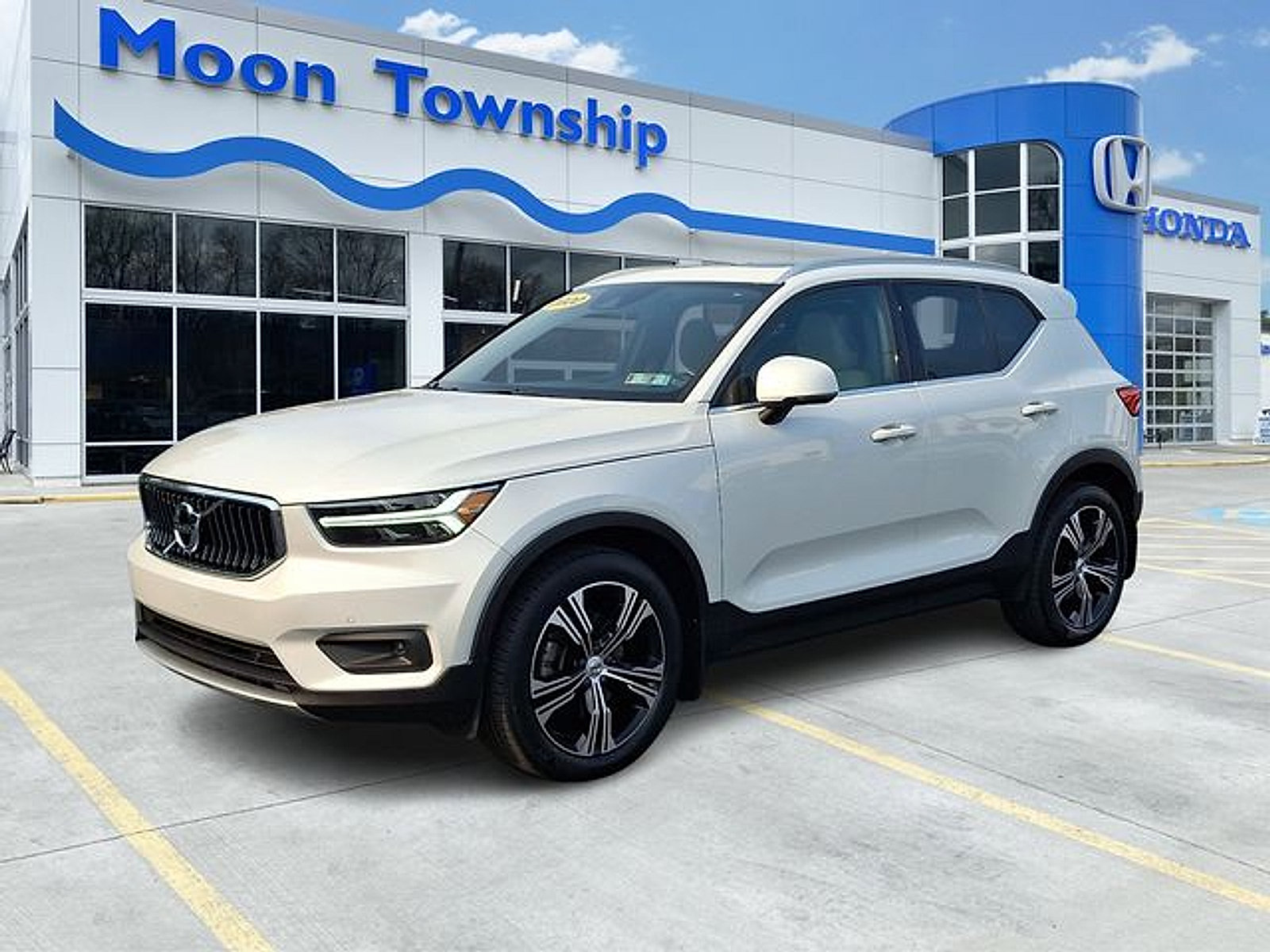 Used 2020 Volvo XC40 T5 Inscription w/ Protection Package AWD/4WD image 3