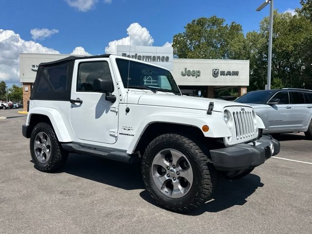 Used 2017 Jeep Wrangler Sahara w/ Connectivity Group AWD/4WD image 17