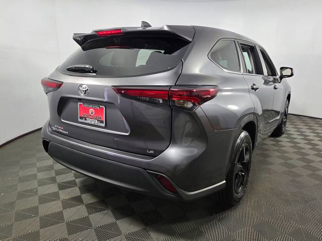 Used 2024 Toyota Highlander LE FWD image 8
