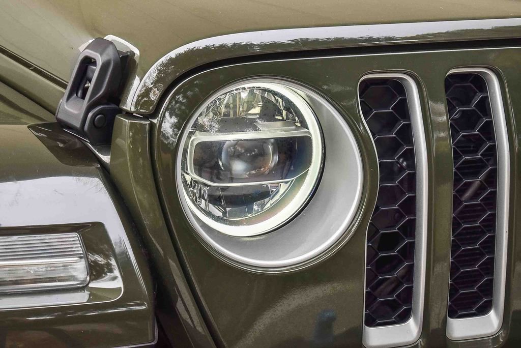 Used 2022 Jeep Wrangler Unlimited Sahara 4xe image 8