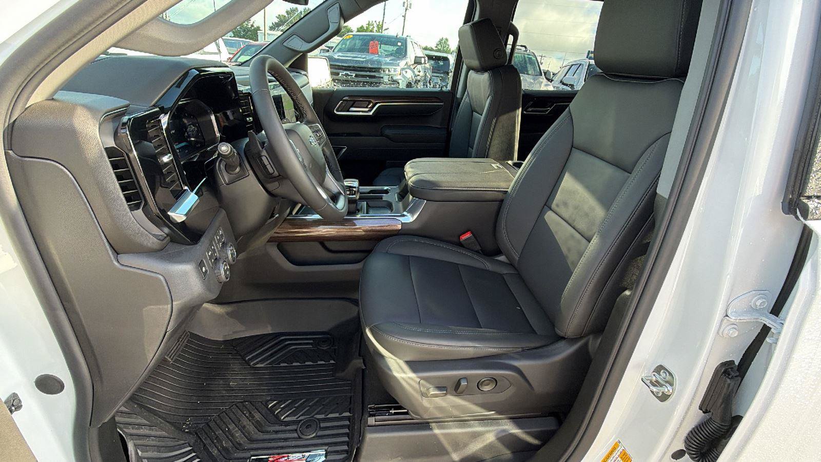 New 2026 Chevrolet Silverado 1500 RST w/ RST All Star Premium Package AWD/4WD image 3