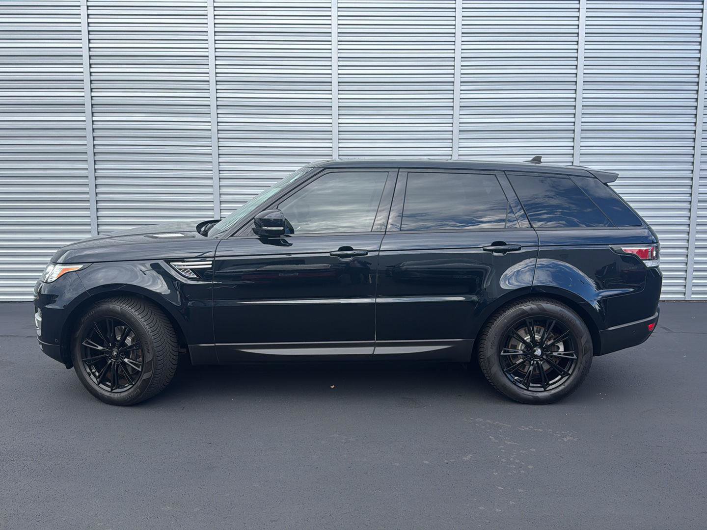 Used 2015 Land Rover Range Rover Sport HSE AWD/4WD image 2