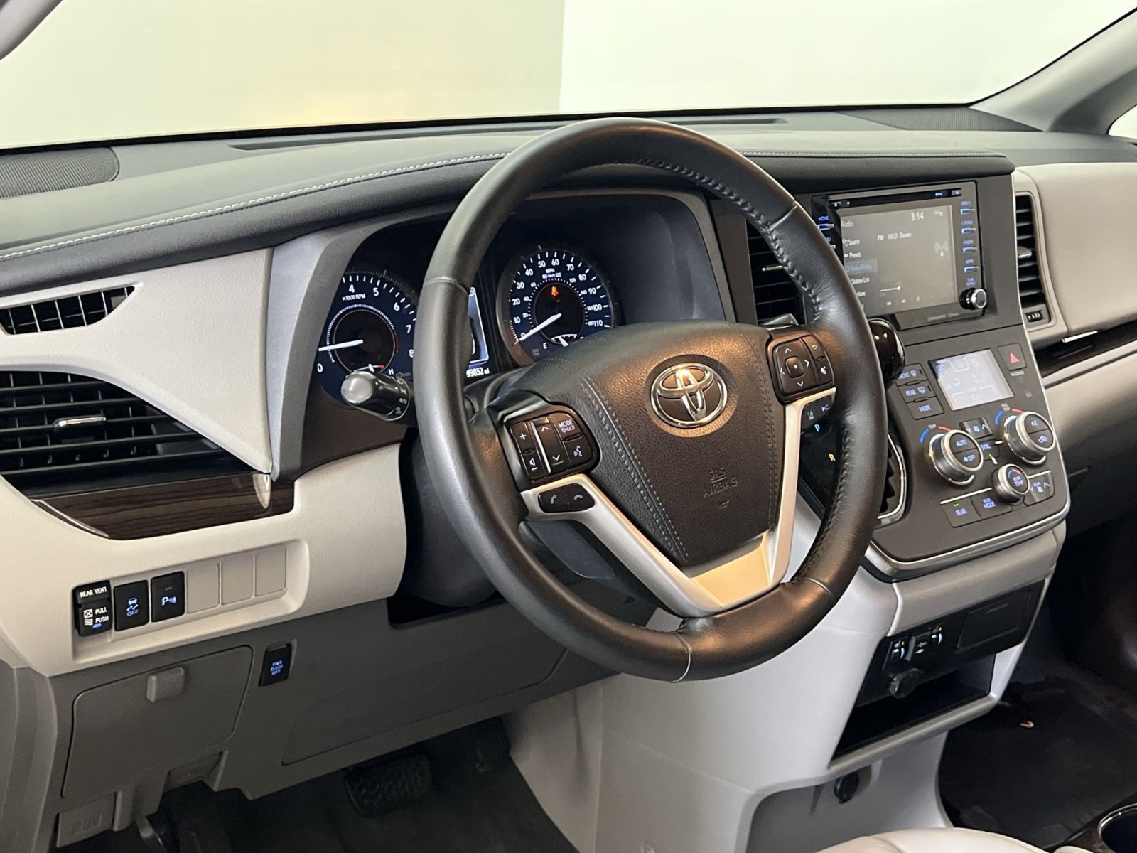 Used 2019 Toyota Sienna XLE w/ XLE Navigation Package image 14