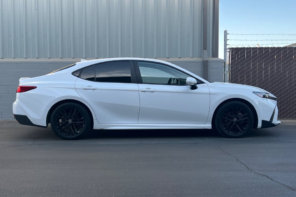 Used 2025 Toyota Camry SE FWD image 3