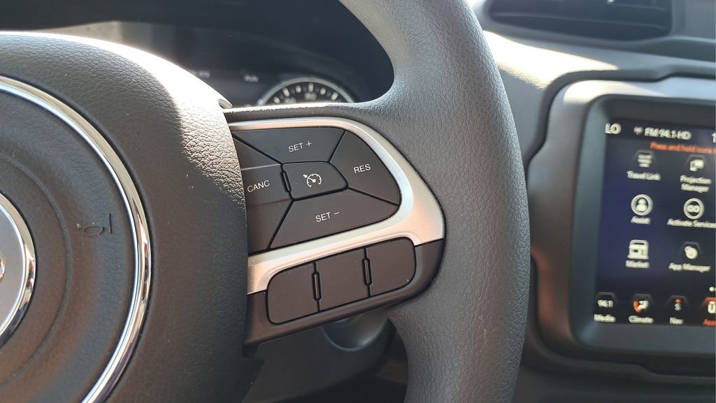 Used 2023 Jeep Renegade Latitude image 25