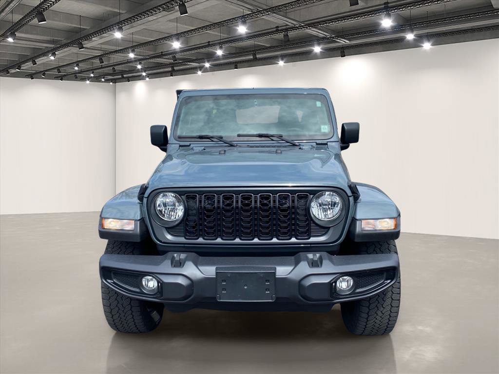 Used 2024 Jeep Gladiator Sport AWD/4WD image 2