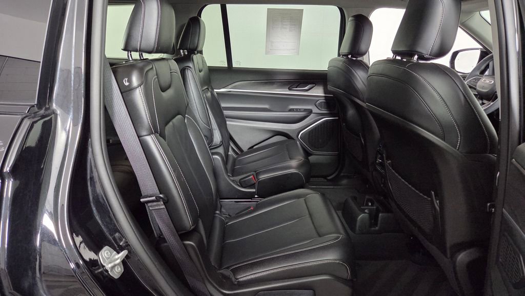 Used 2023 Jeep Grand Cherokee L Limited w/ Black Appearance Package AWD/4WD image 38