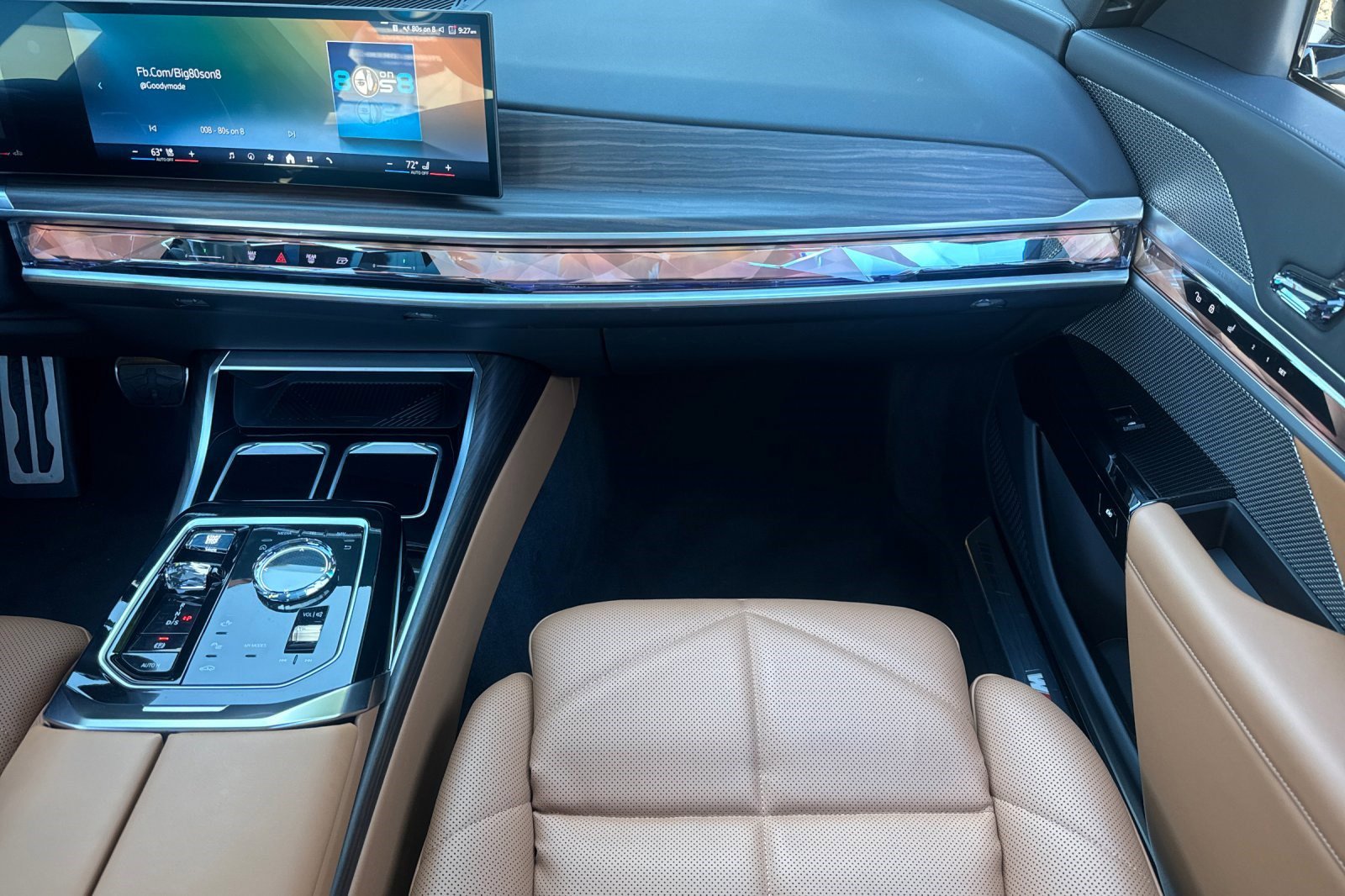 Used 2023 BMW 740i w/ Parking Assistance Package image 29