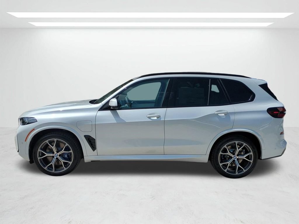 New 2026 BMW X5 xDrive50e w/ M Sport Package AWD/4WD image 7