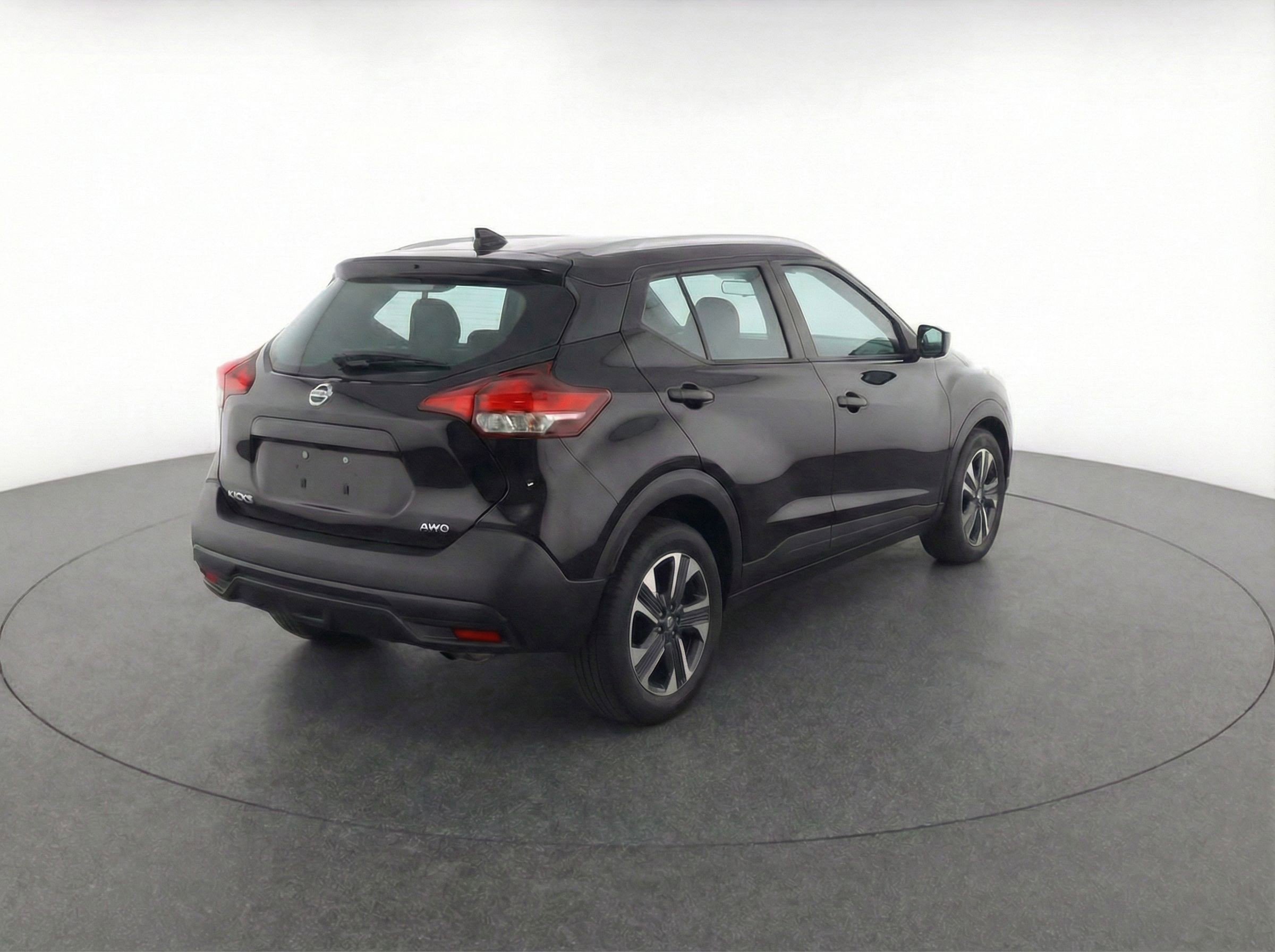 Used 2025 Nissan Kicks SV AWD/4WD image 9