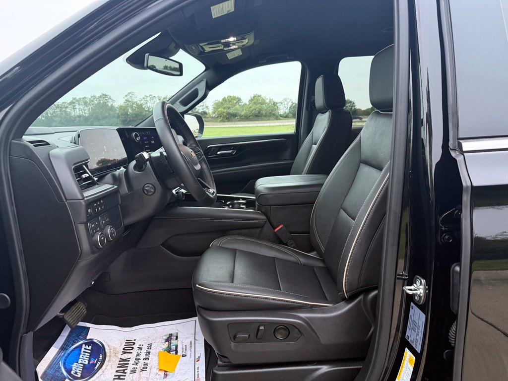 Used 2026 Chevrolet Suburban Premier AWD/4WD image 29