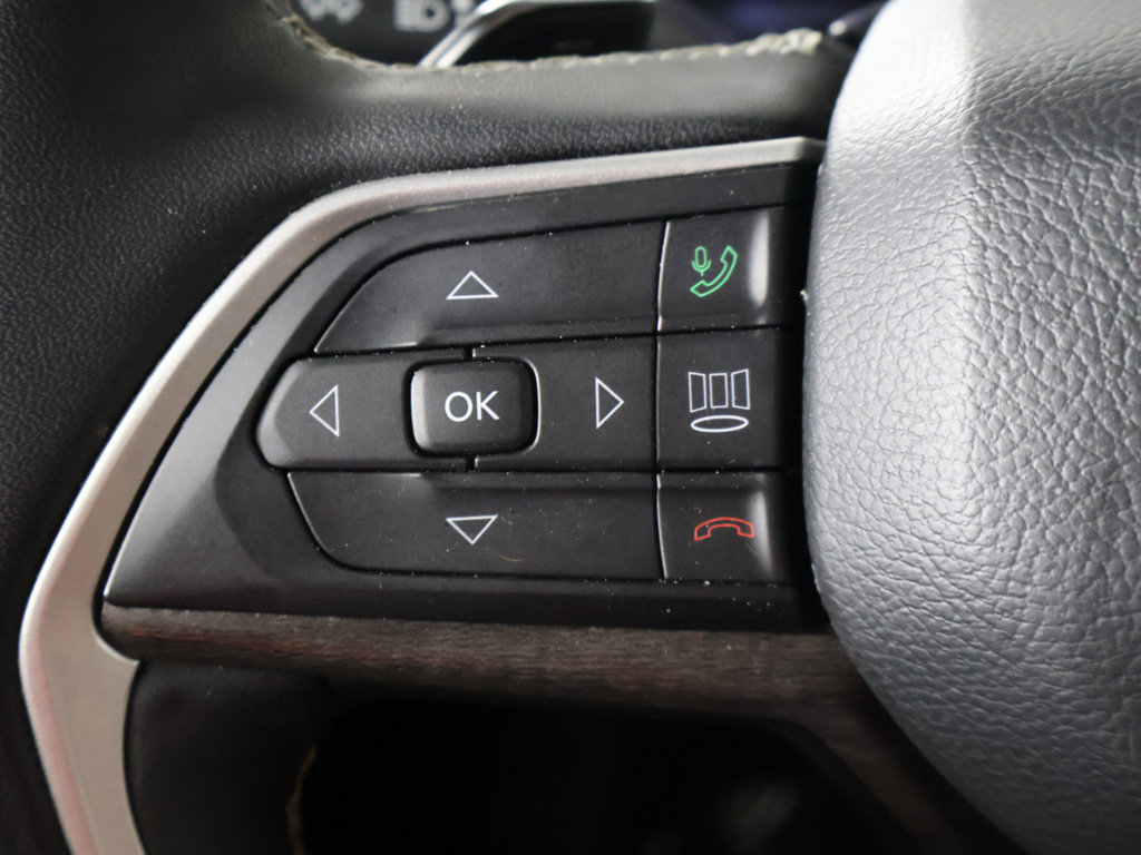 Used 2023 Jeep Grand Cherokee Limited AWD/4WD image 38