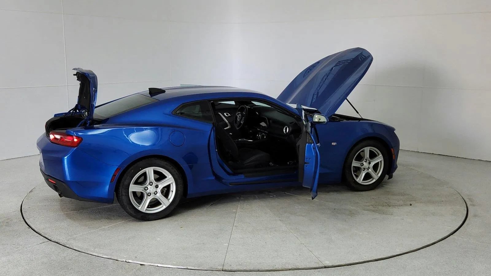 Used 2017 Chevrolet Camaro LT w/ Technology Package RWD image 12