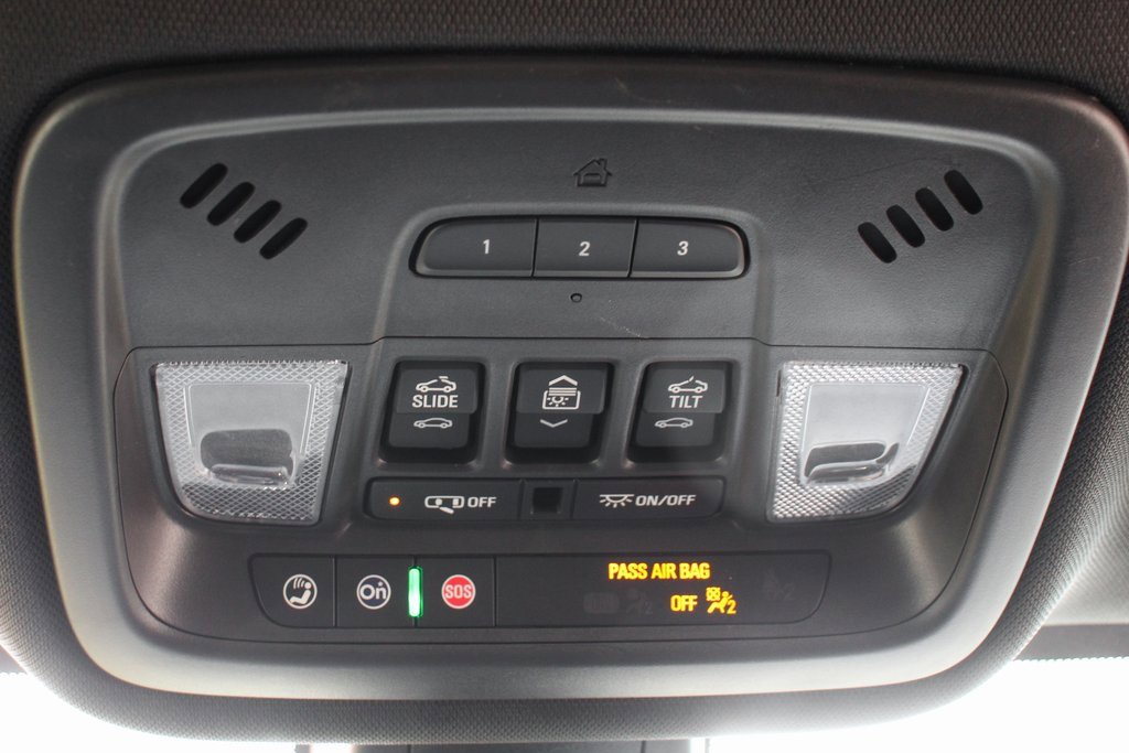 Used 2023 Chevrolet Traverse RS image 32