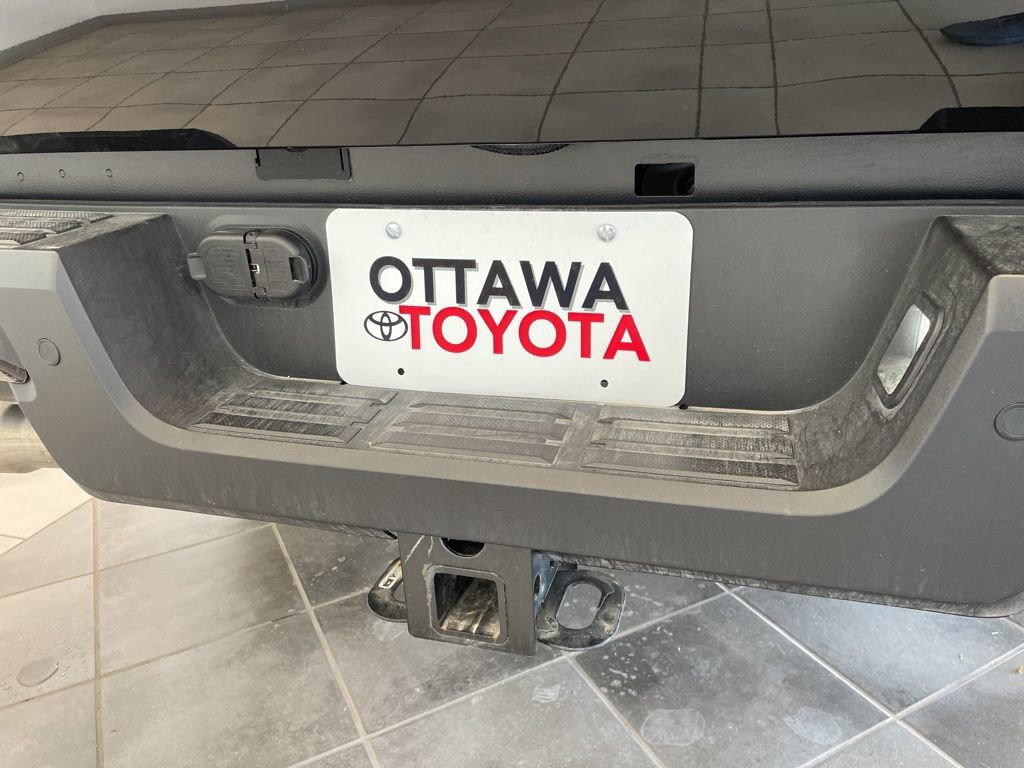 Used 2024 Toyota Tacoma SR5 AWD/4WD image 15