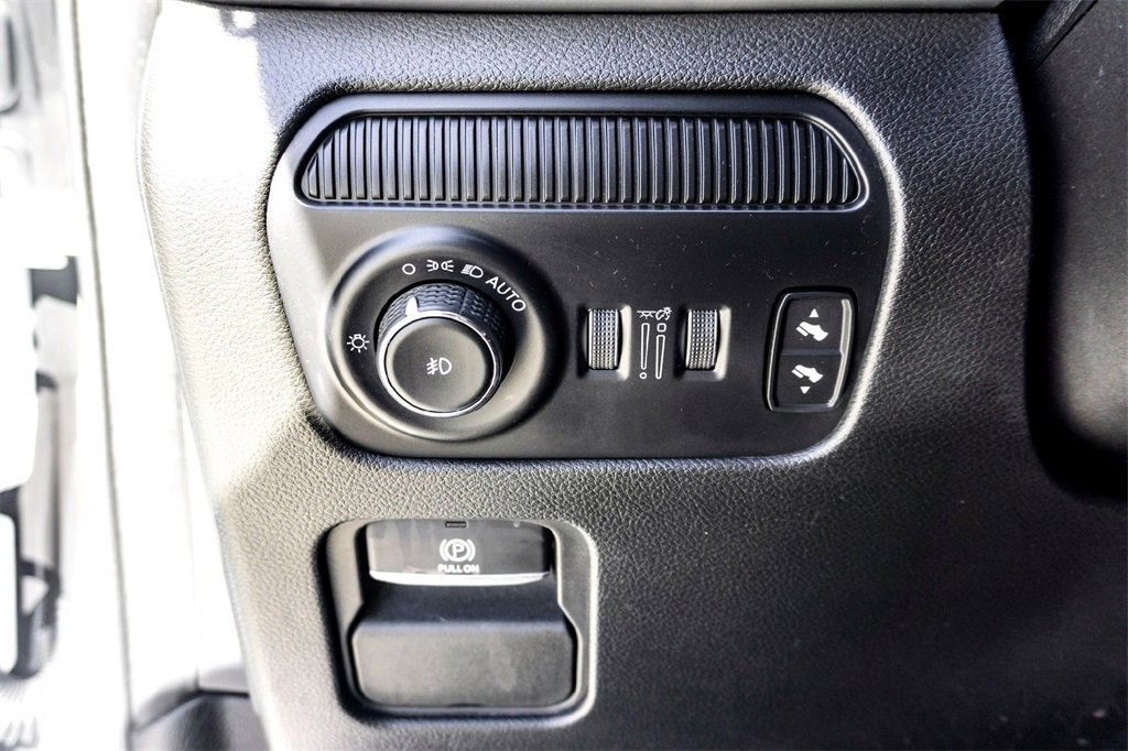 Used 2023 Jeep Wagoneer 4WD image 16