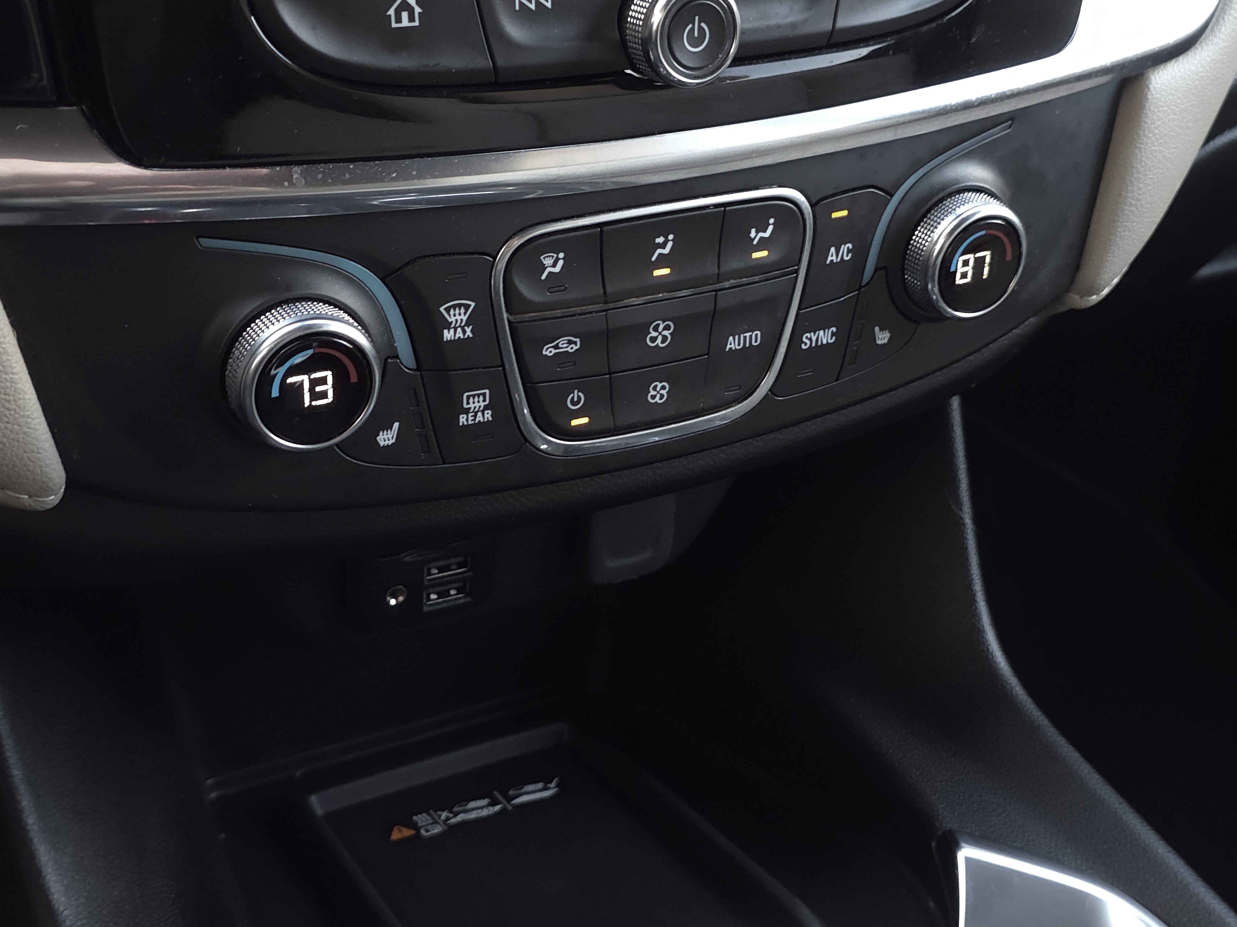 Used 2023 Chevrolet Traverse LT w/ LT Premium Package image 16