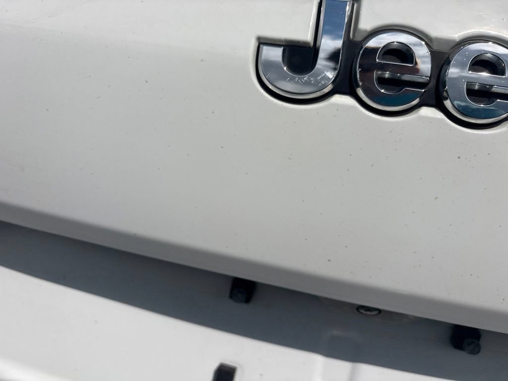 Certified 2023 Jeep Grand Cherokee L Limited AWD/4WD image 16