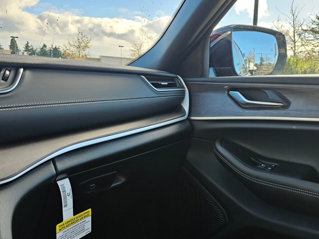 New 2025 Jeep Grand Cherokee Limited image 22