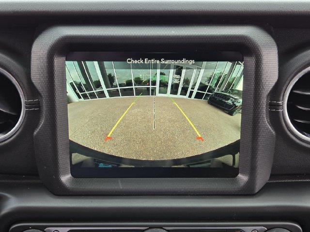 Used 2023 Jeep Wrangler Unlimited Sahara w/ Cold Weather Group AWD/4WD image 19