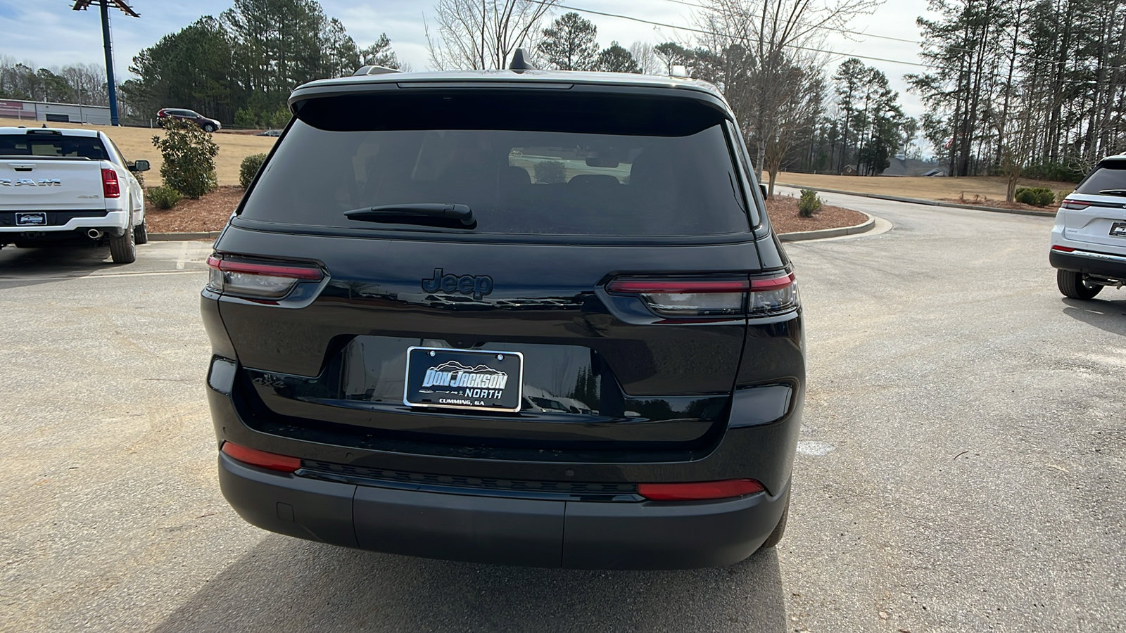 New 2025 Jeep Grand Cherokee L Laredo image 9