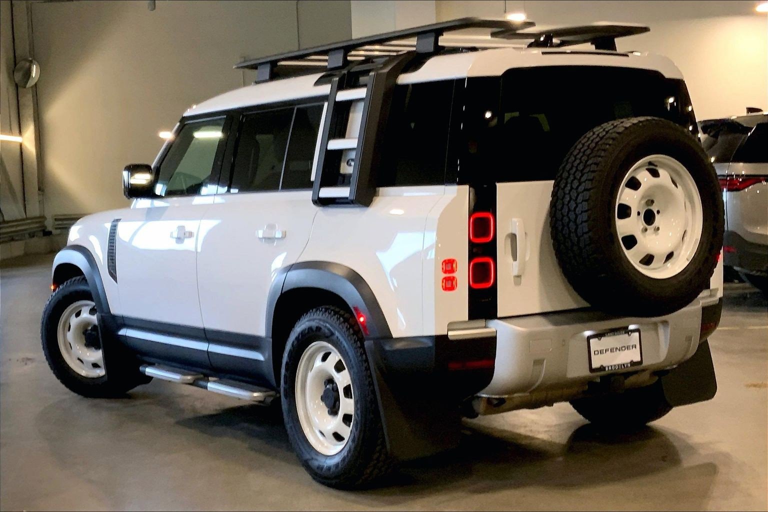 Used 2023 Land Rover Defender 110 S image 11