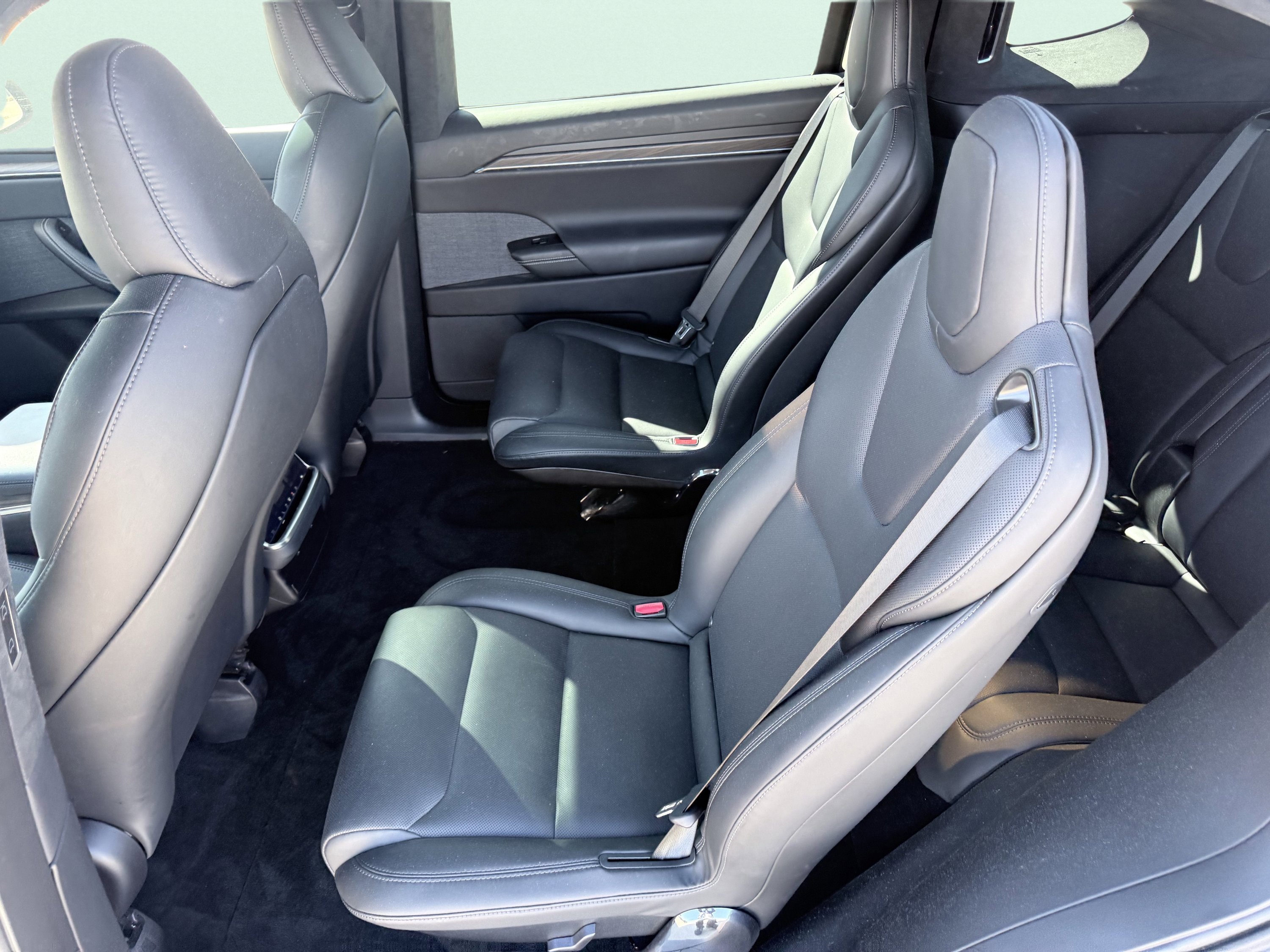 Used 2023 Tesla Model X image 4