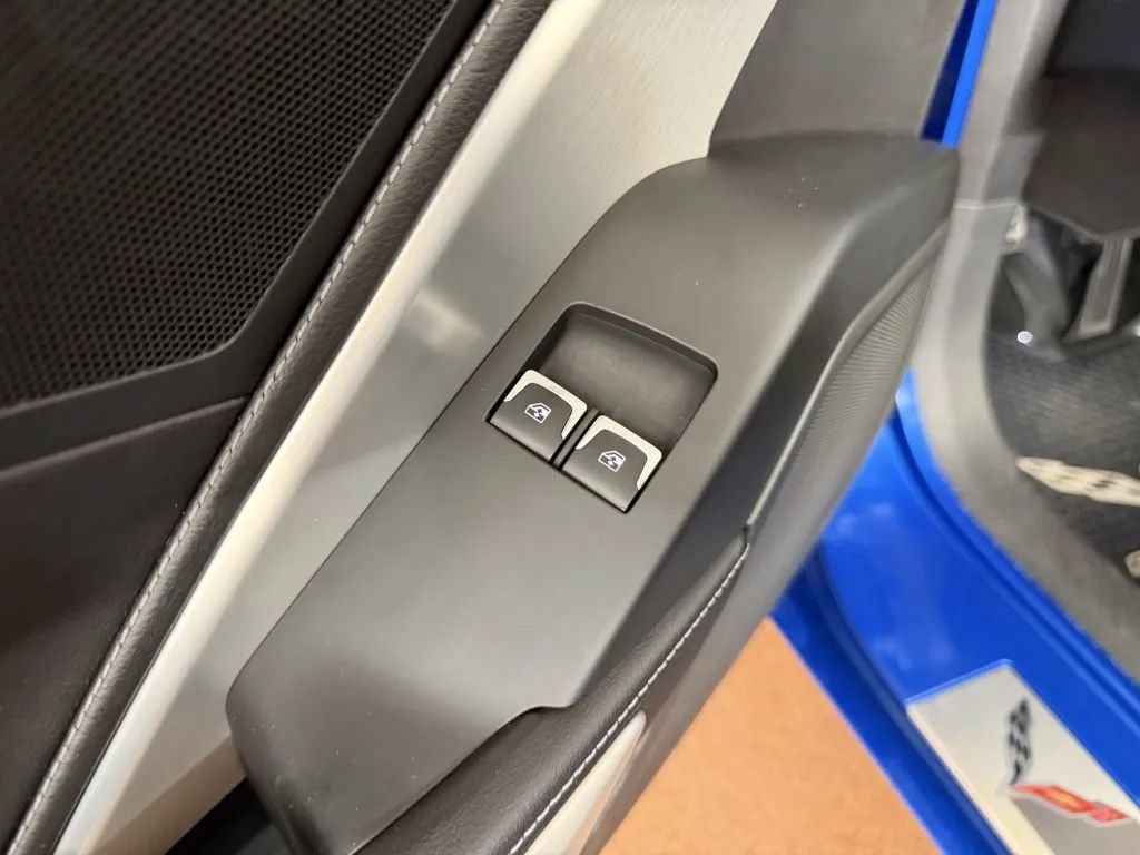 Used 2014 Chevrolet Corvette Stingray Convertible RWD image 19