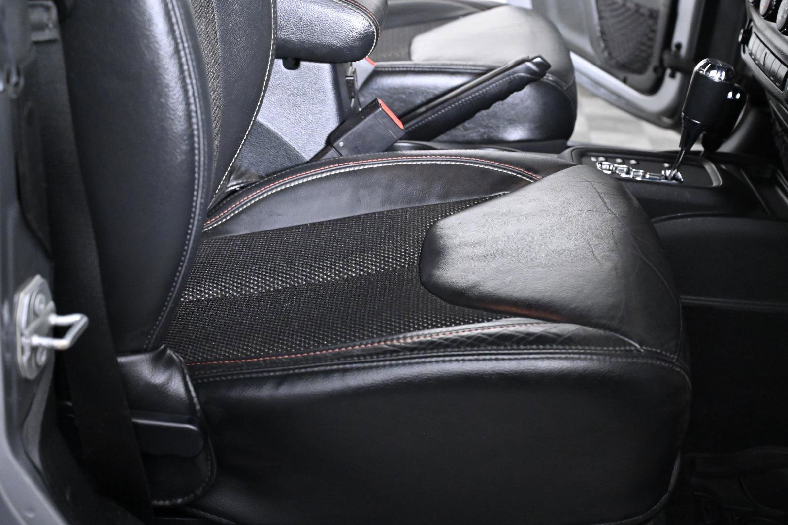 Used 2016 Jeep Wrangler Sahara image 22