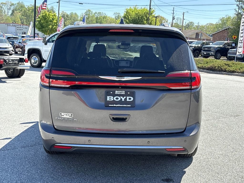 Used 2021 Chrysler Pacifica Touring-L FWD image 9