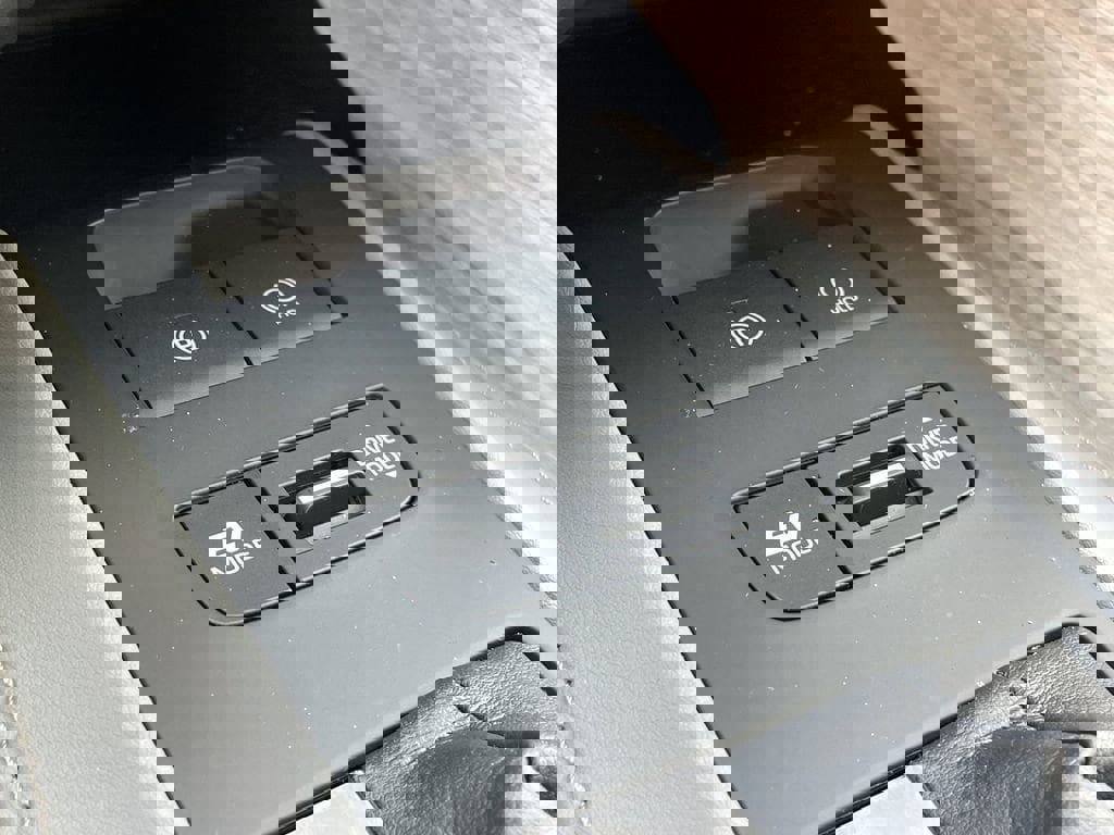 Used 2021 Toyota Venza XLE w/ Softex Package image 24