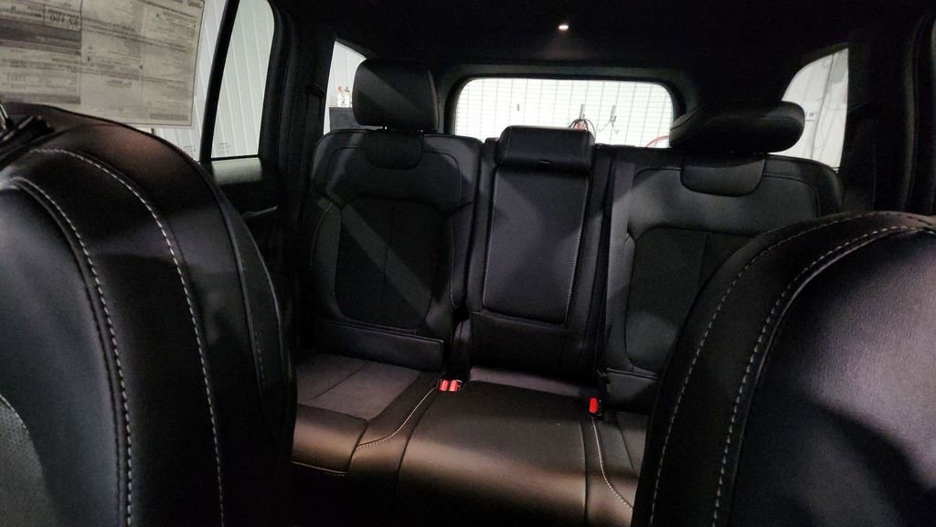 New 2026 Jeep Grand Cherokee Laredo image 12
