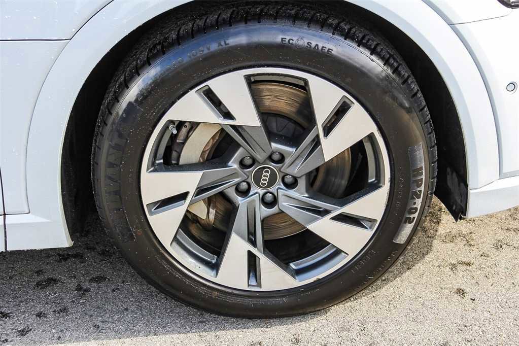 Used 2022 Audi e-tron Premium w/ Convenience Plus Package image 9