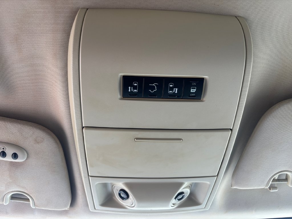 Used 2010 Dodge Grand Caravan SXT FWD image 21