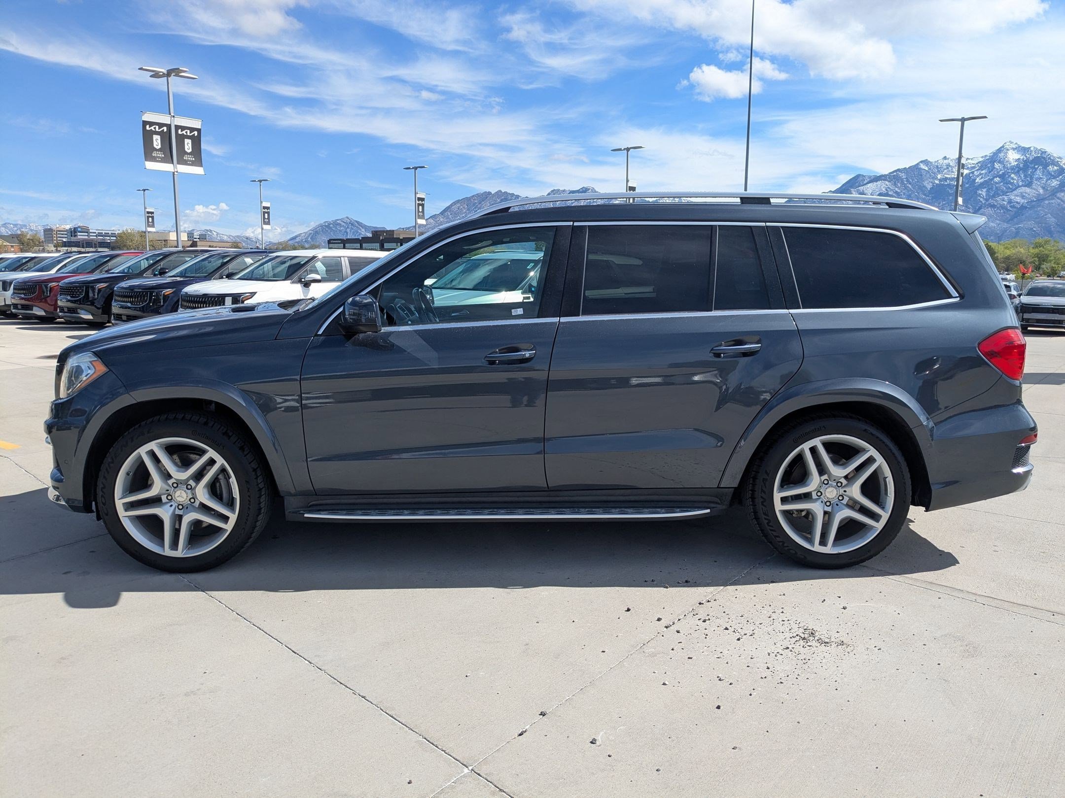 Used 2016 Mercedes-Benz GL 550 4MATIC image 2