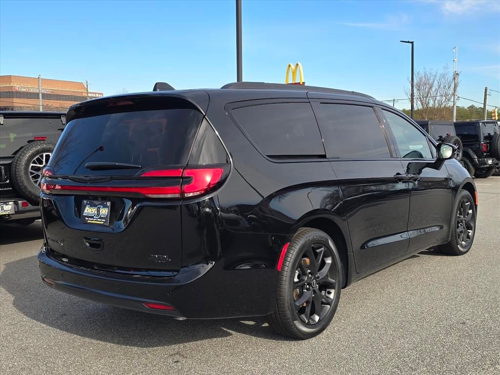 New 2026 Chrysler Pacifica Select w/ S Appearance Package FWD image 3