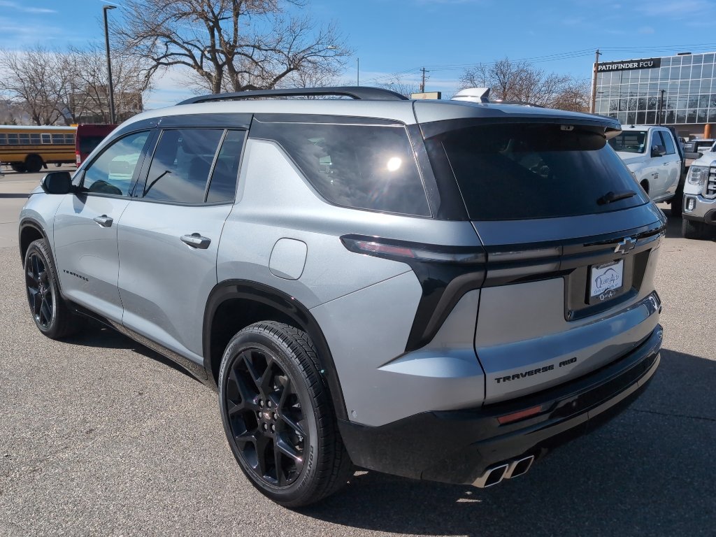 Used 2025 Chevrolet Traverse RS image 8