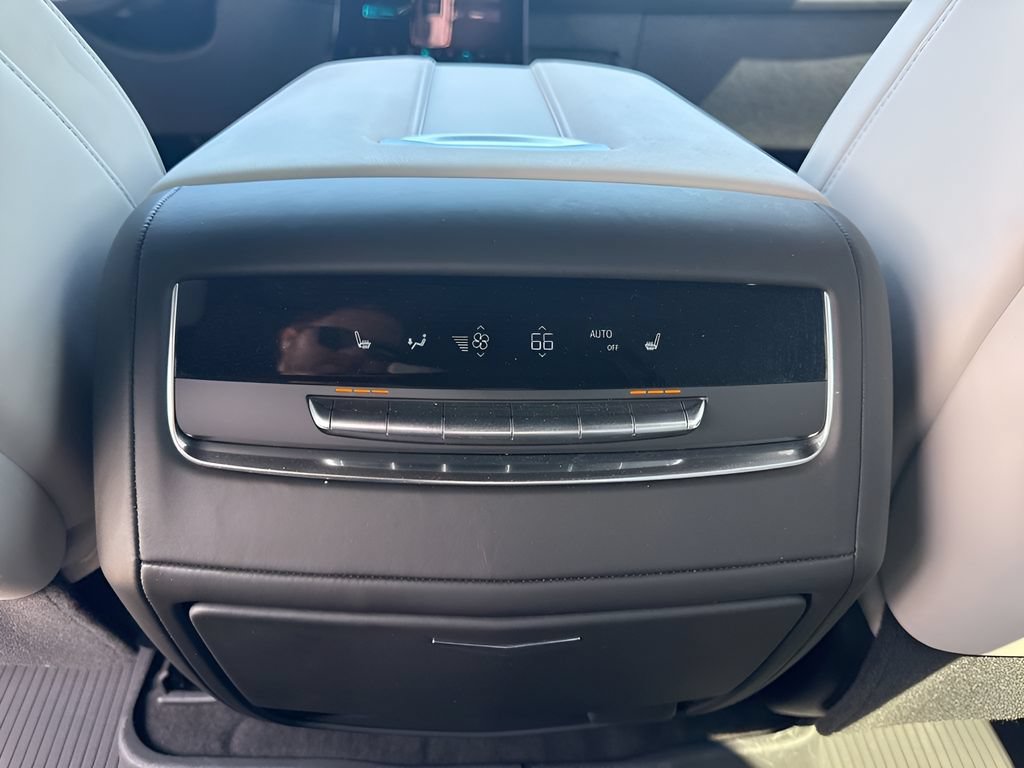 Used 2025 Cadillac Escalade Sport Platinum w/ LPO, Floor Liner Package AWD/4WD image 16